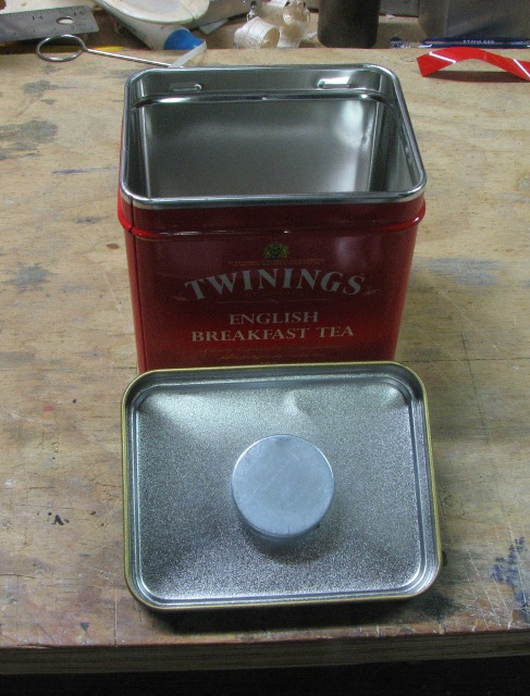Tea tin showing magnet installation